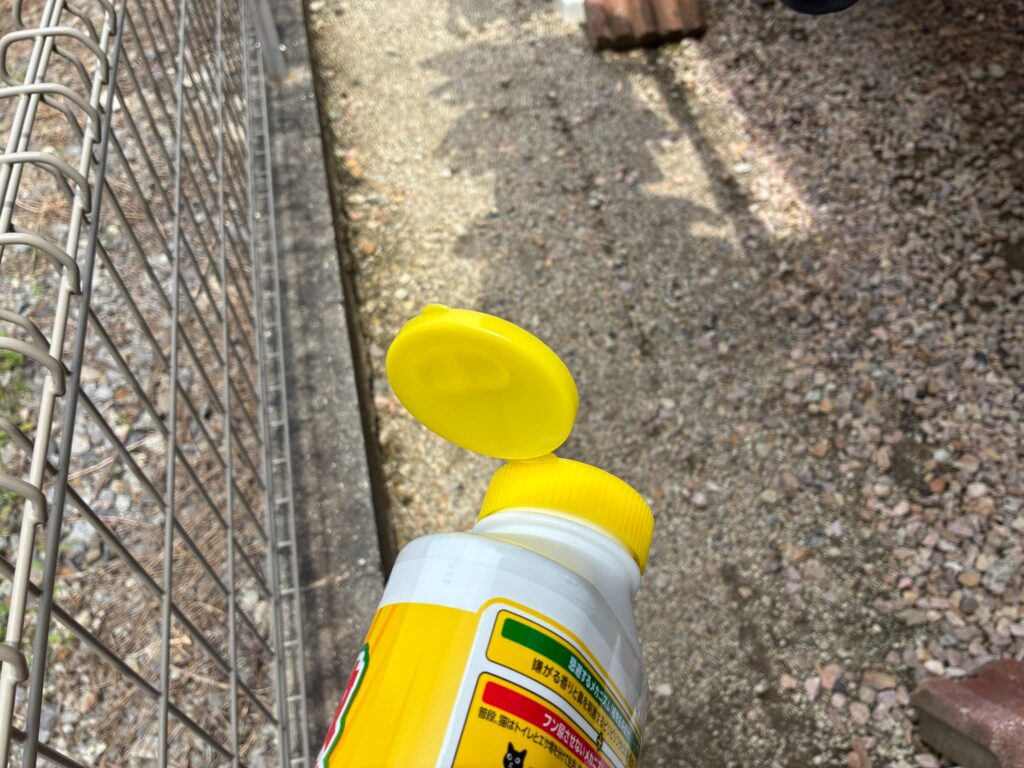 家の周りにも猫の忌避剤をまいて対策